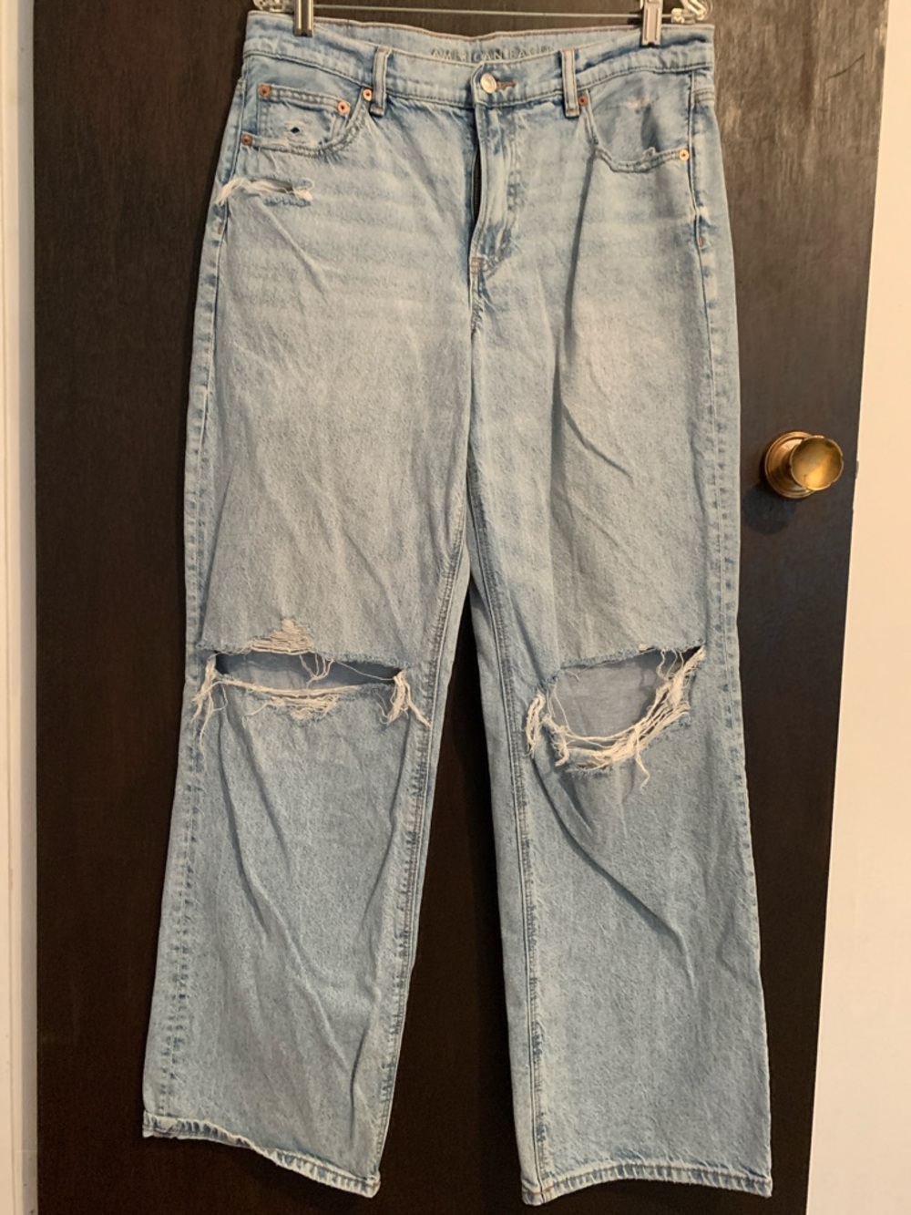 American Eagle Outfitters Light Wash Distressed Stovepipe  Leg Jeans